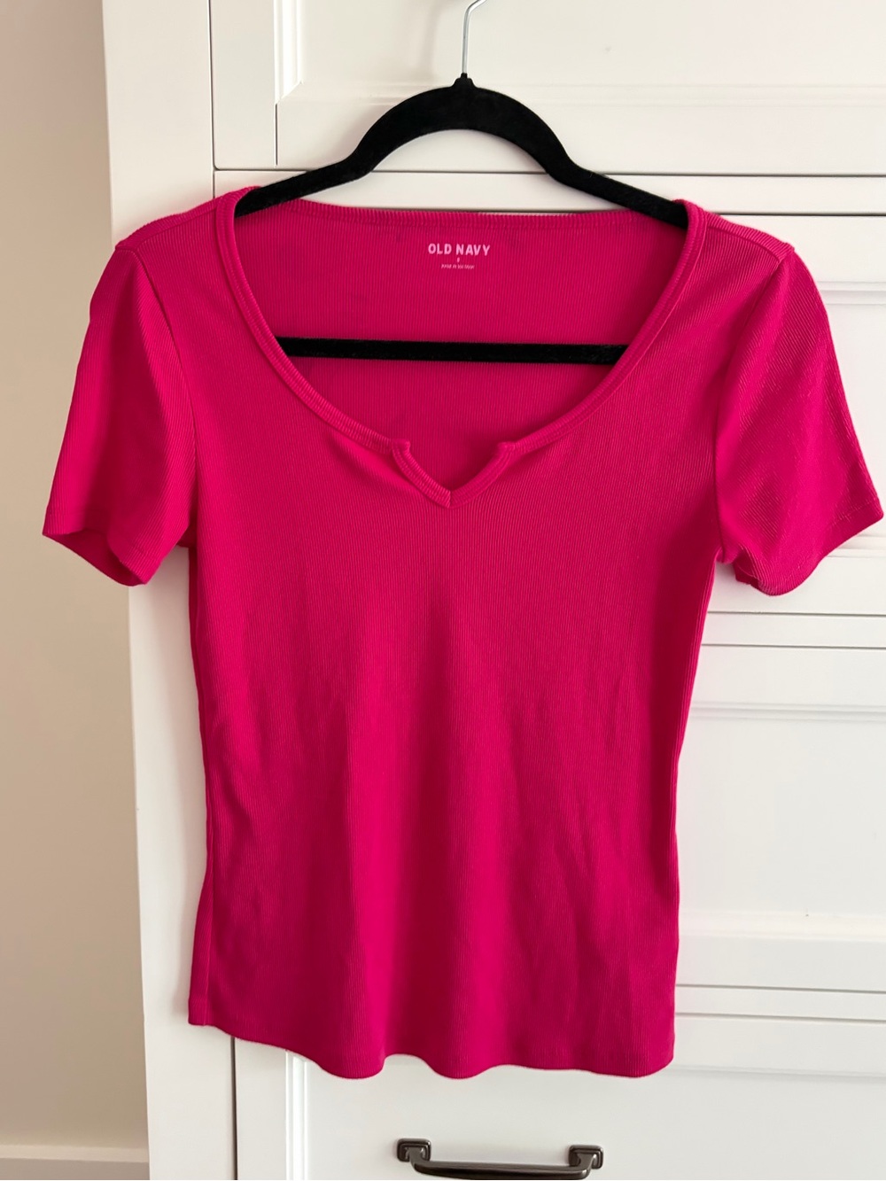 Old Navy Women's Vibrant Pink Short Sleeve Scoop V-Notch Top- S